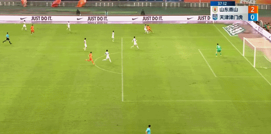卡扎伊什维利头球破门！山东泰山2-0领先